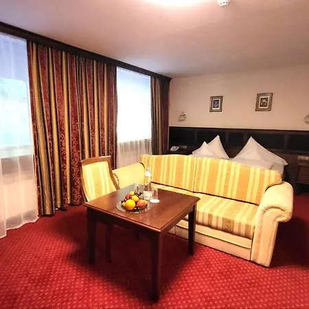 Batzenhaeusl فندق 4*