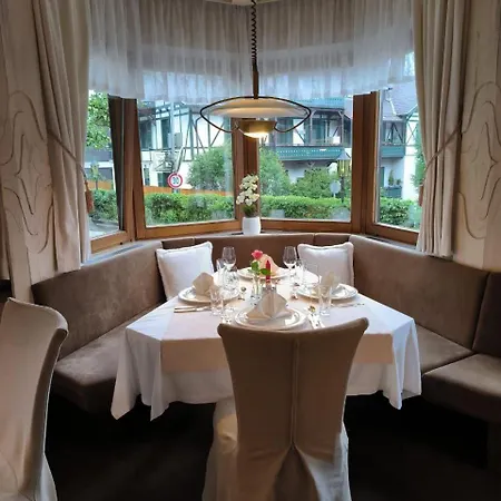 Hotell Batzenhaeusl 4*