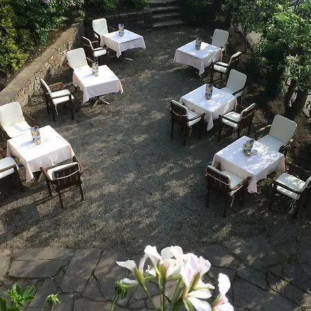 Batzenhaeusl فندق 4*