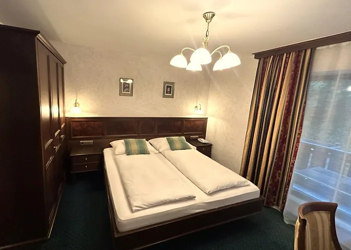 Batzenhaeusl Hotel Lans