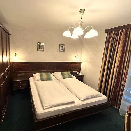 Batzenhaeusl Hotel Lans
